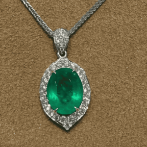 Colar gota de esmeralda com diamantes em ouro